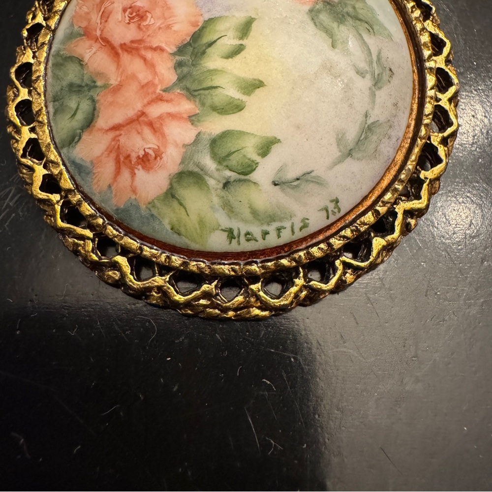 Vintage Hand Painted, Signed & Dated, Floral Brooch - Picture 2 of 4